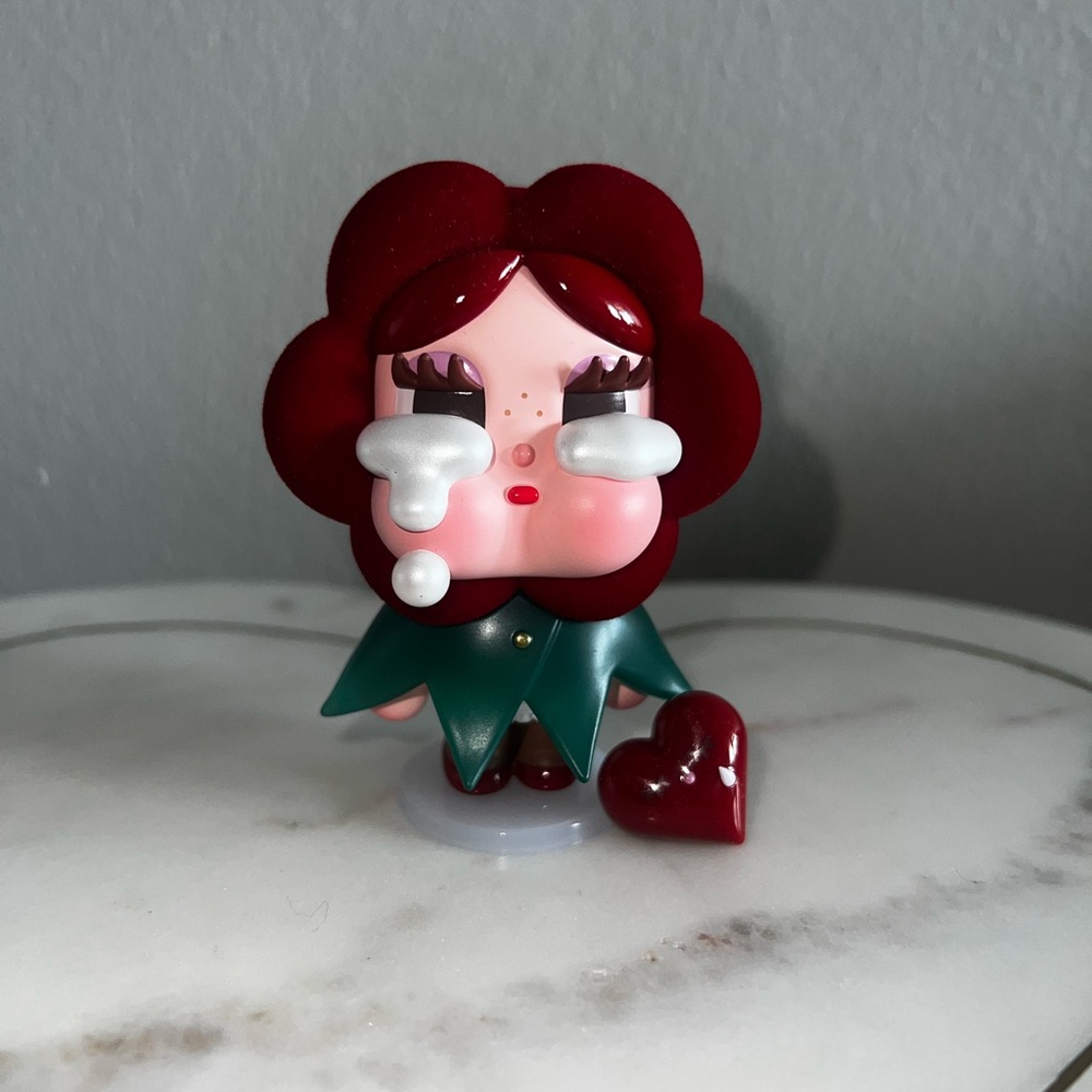 Pop Mart Crybaby